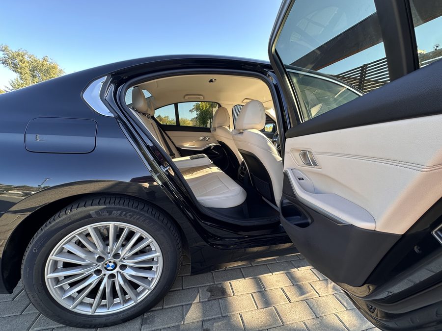 BMW Seria 3 330e Plug-in Hybrid – foto 16