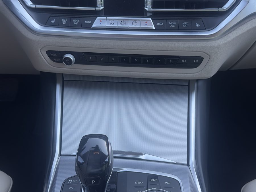 BMW Seria 3 330e Plug-in Hybrid – foto 23