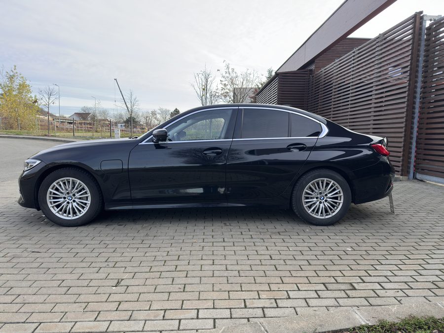 BMW Seria 3 330e Plug-in Hybrid – foto 3