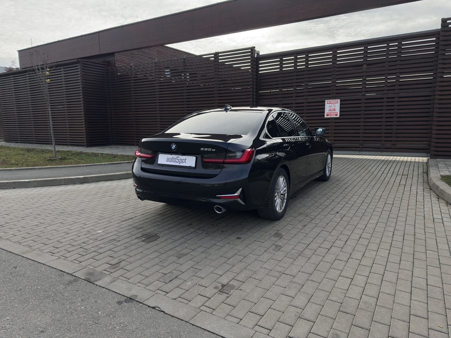 BMW Seria 3 330e Plug-in Hybrid – foto 2