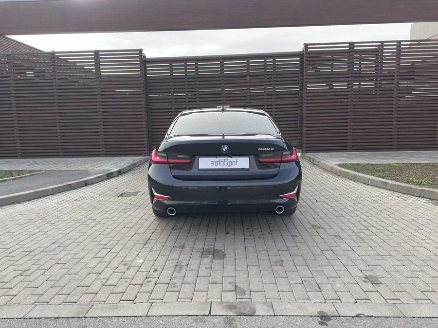 BMW Seria 3 330e Plug-in Hybrid – foto 11