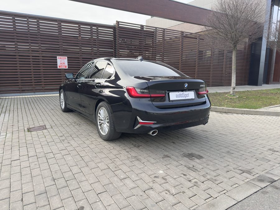 BMW Seria 3 330e Plug-in Hybrid – foto 12