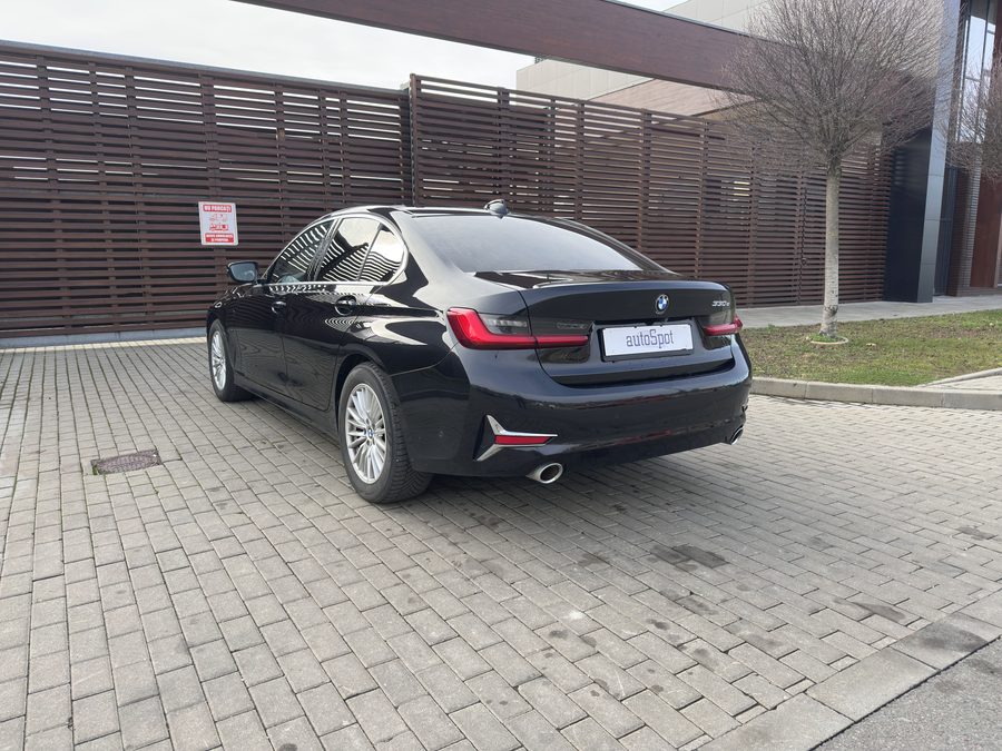 BMW Seria 3 330e Plug-in Hybrid – foto 13