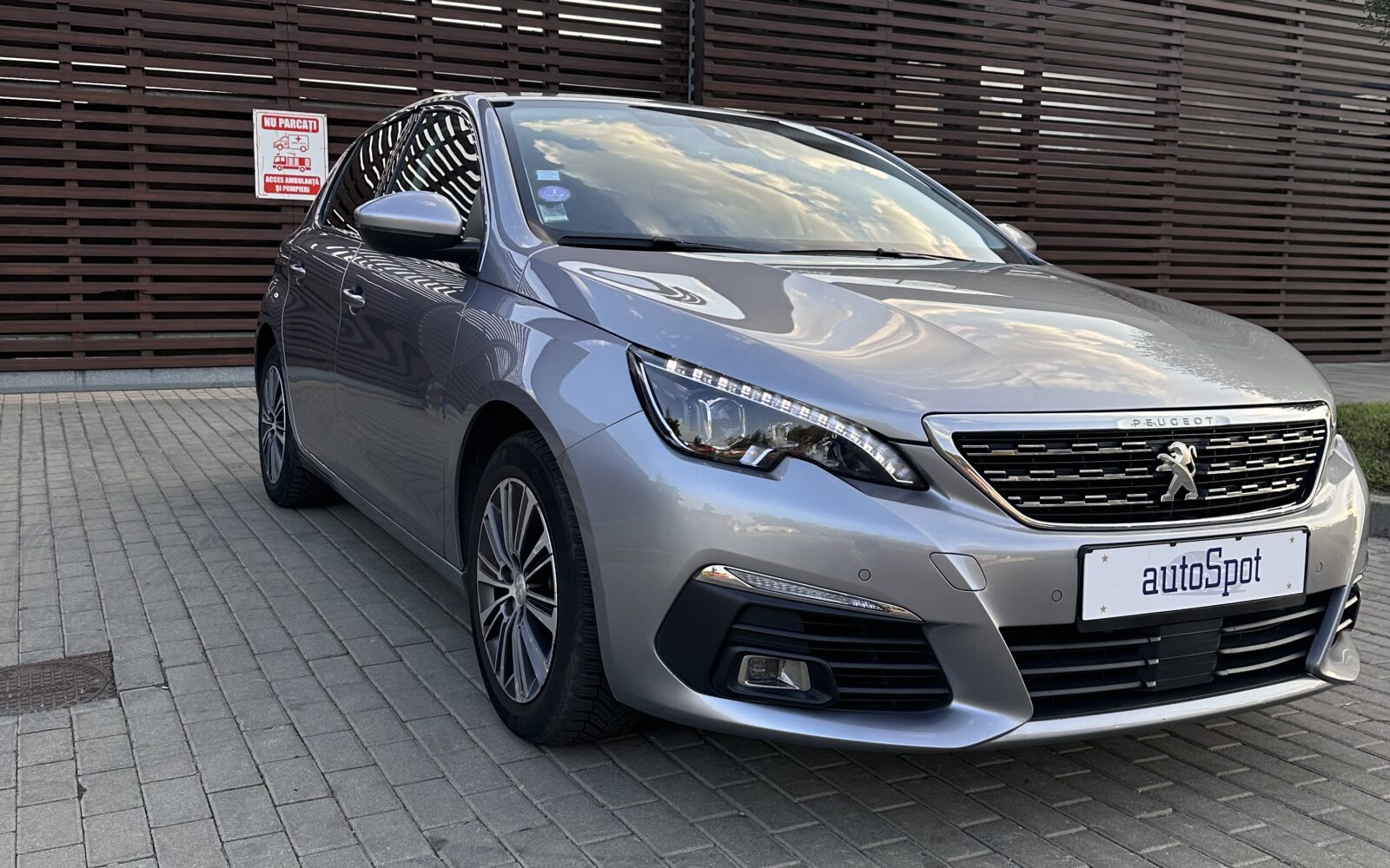 Peugeot 308 1.2 PureTech 130 EAT8 Allure Business