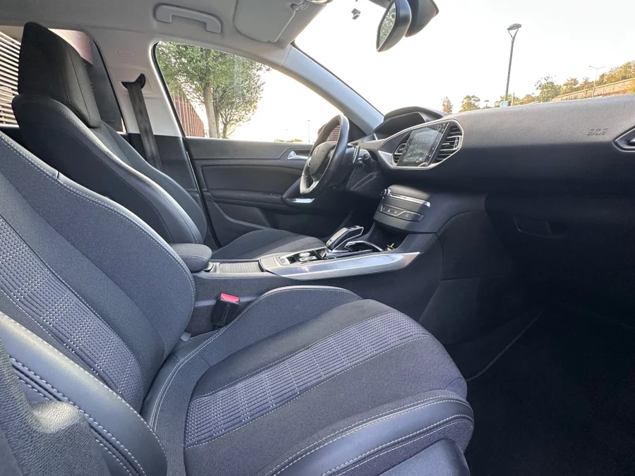 Peugeot 308 1.2 PureTech 130 EAT8 Allure Business – foto 25