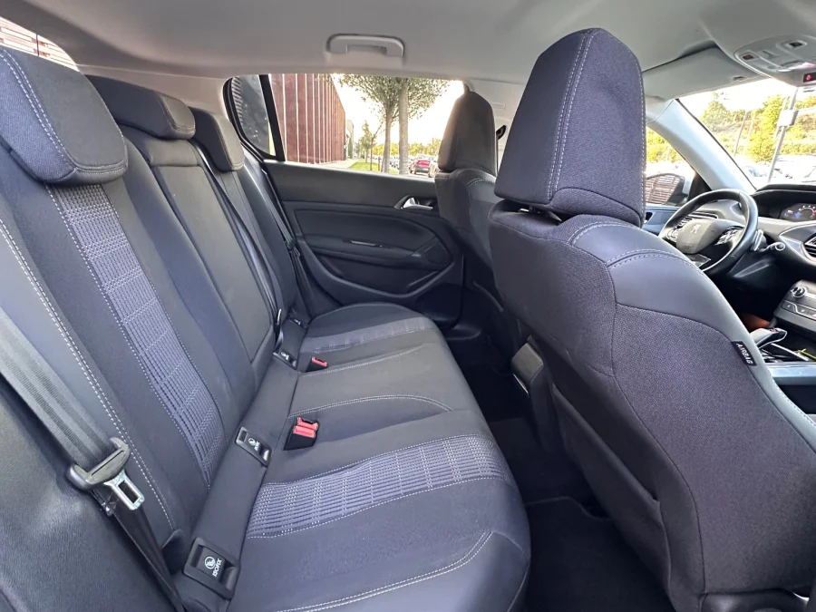 Peugeot 308 1.2 PureTech 130 EAT8 Allure Business – foto 24